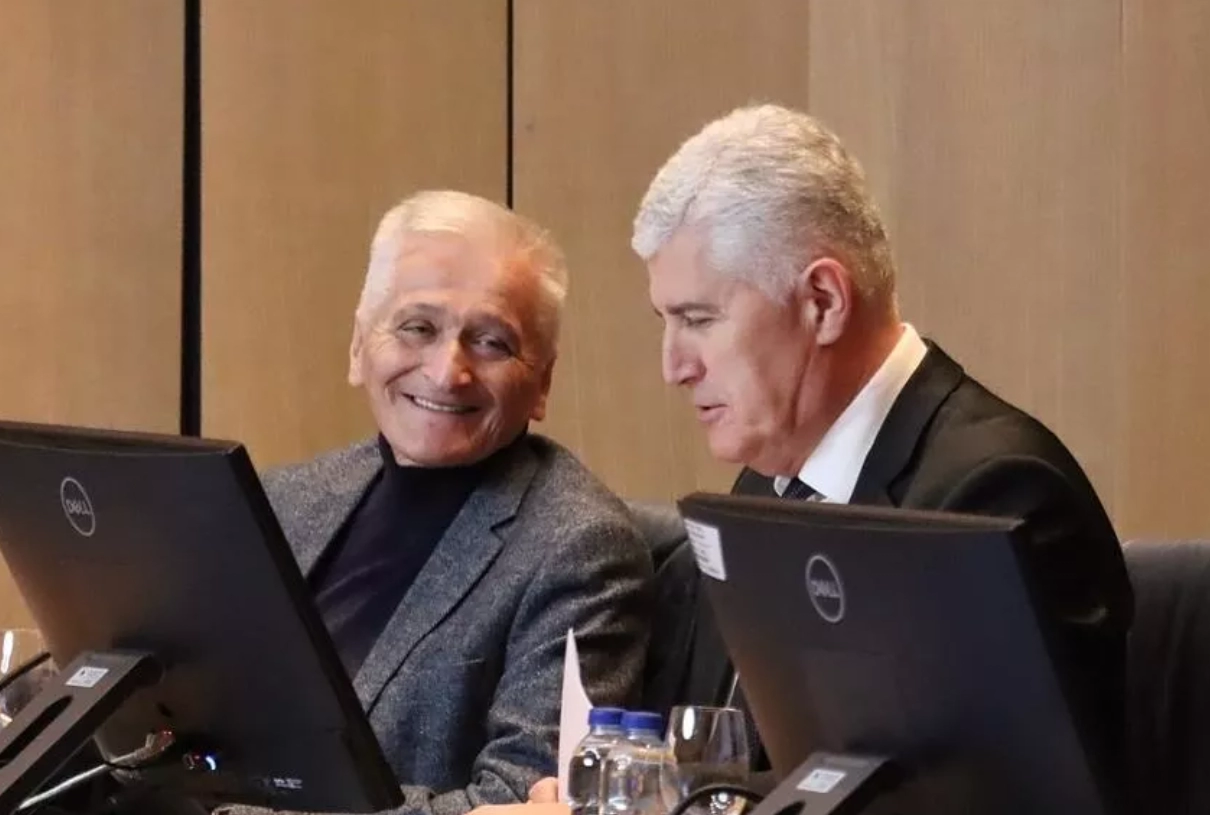 Špirić danas napokon gubi fotelju, u nju sjeda Vuković?